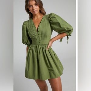 Showpo size 2 side zipper bow sleeves mini green dress
